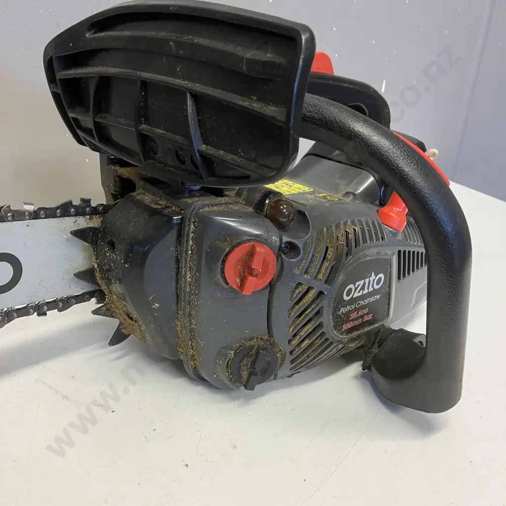Ozito 25.4cc 305mm Petrol Chainsaw PCS-305A Image 1++