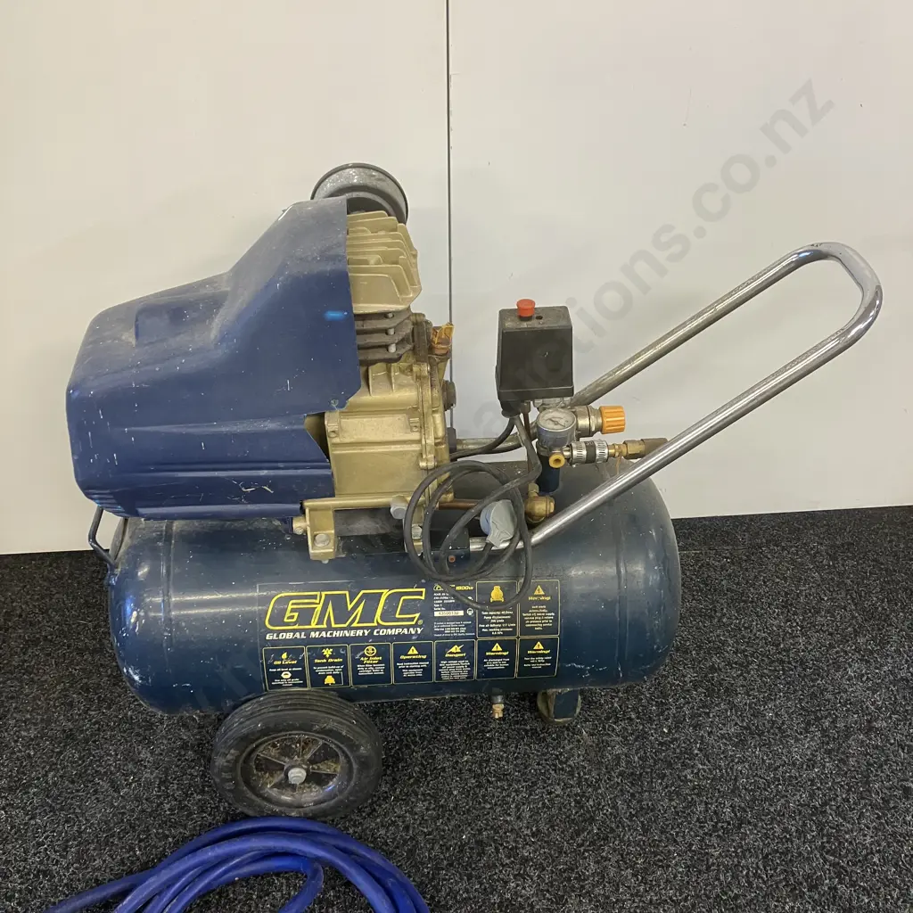 GMC AC40 Litre Air Compressor, 1800W  With Blue Air Hose & Nibbler Image 1++