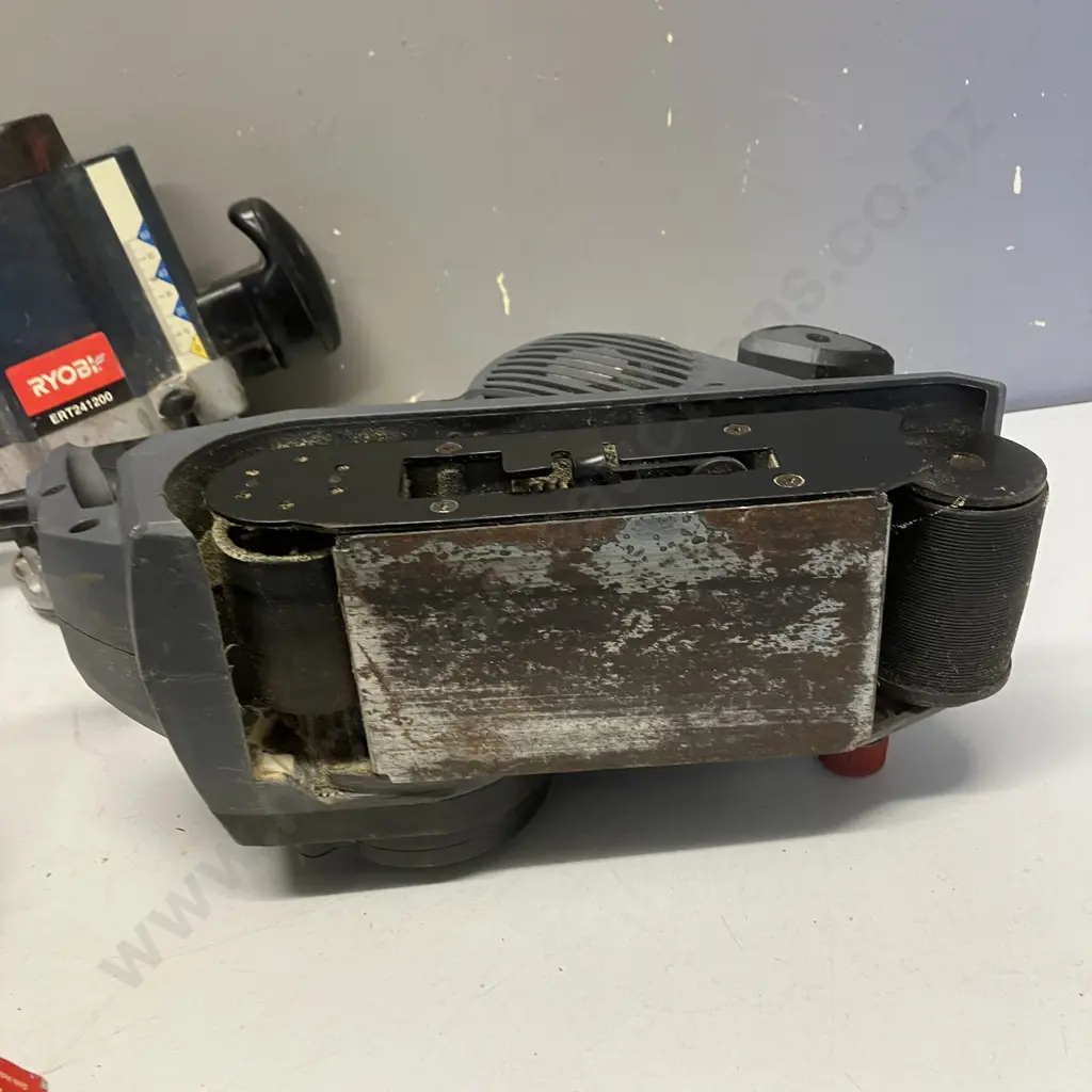 Ryobi 1200W Plunge Router ERT241200 & Ozito BSR-7000 800W Belt Sander Image 1++