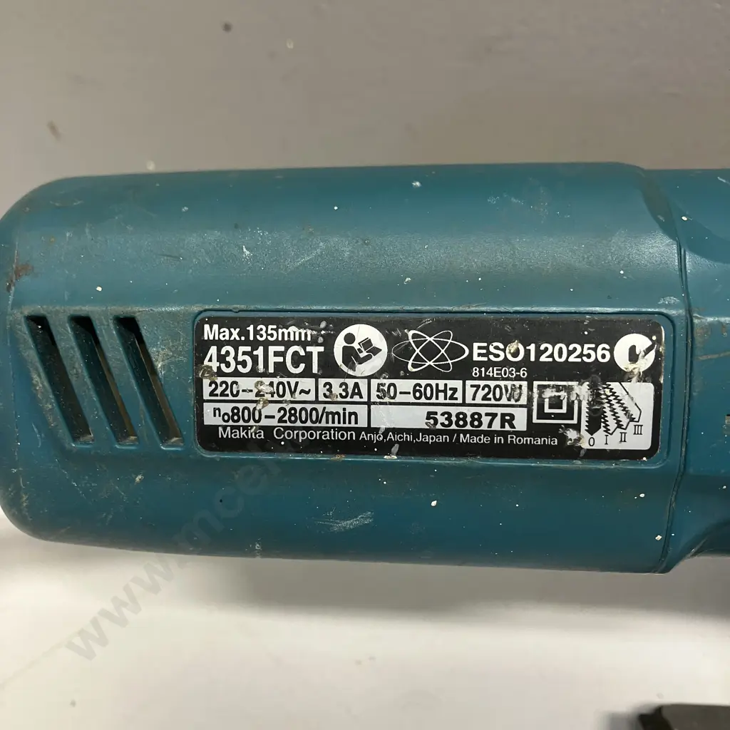 Makita Jigsaw - 720W Barrel Grip Jigsaw Model 4351FCT Image 1++