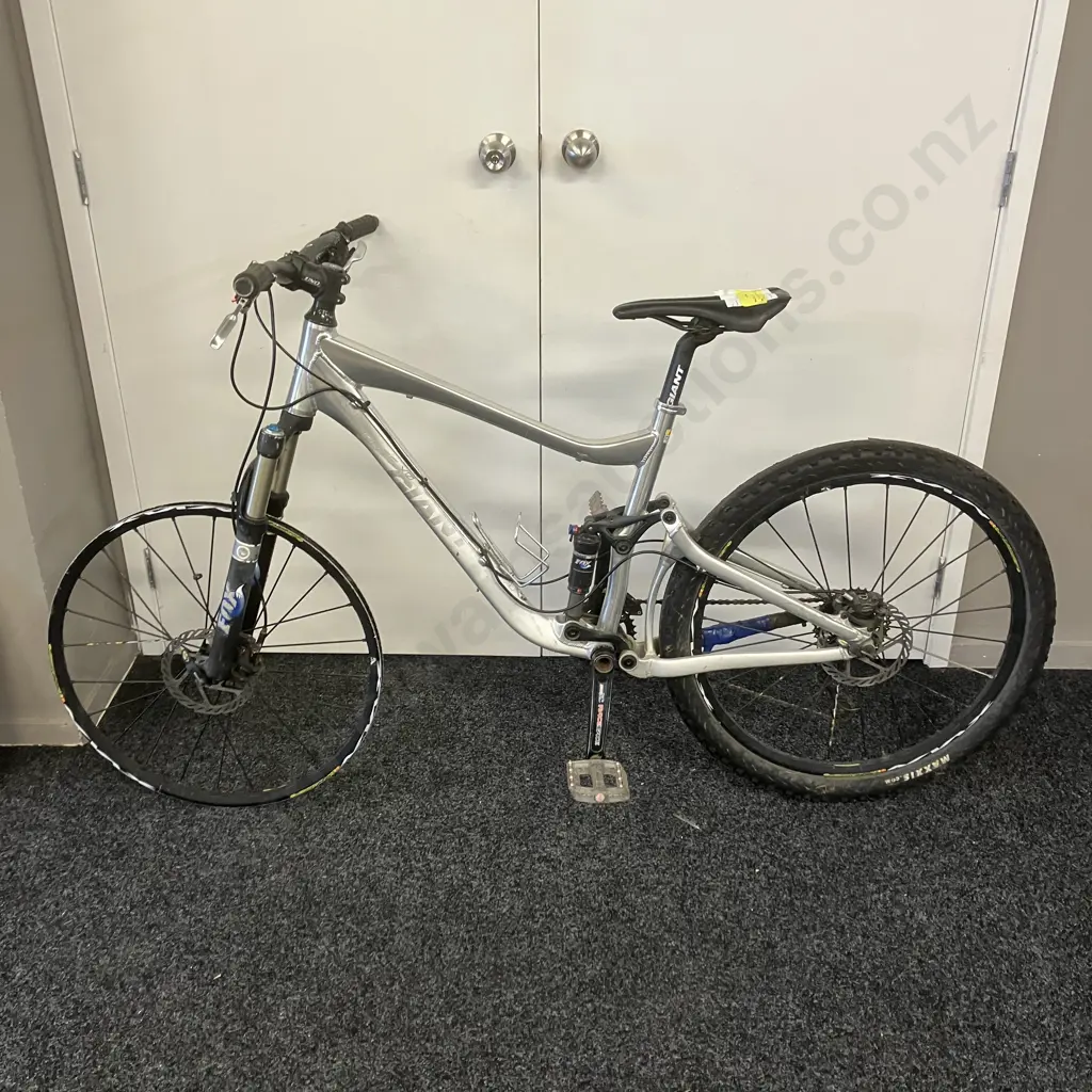 Giant Trance XZ Silver Colour (As Found) Image 1++