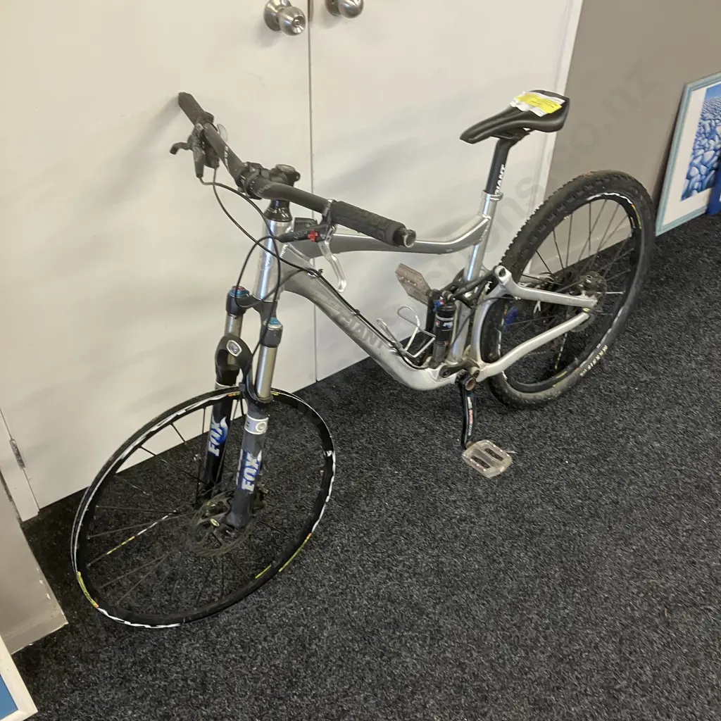 Giant Trance XZ Silver Colour (As Found) Image 1++