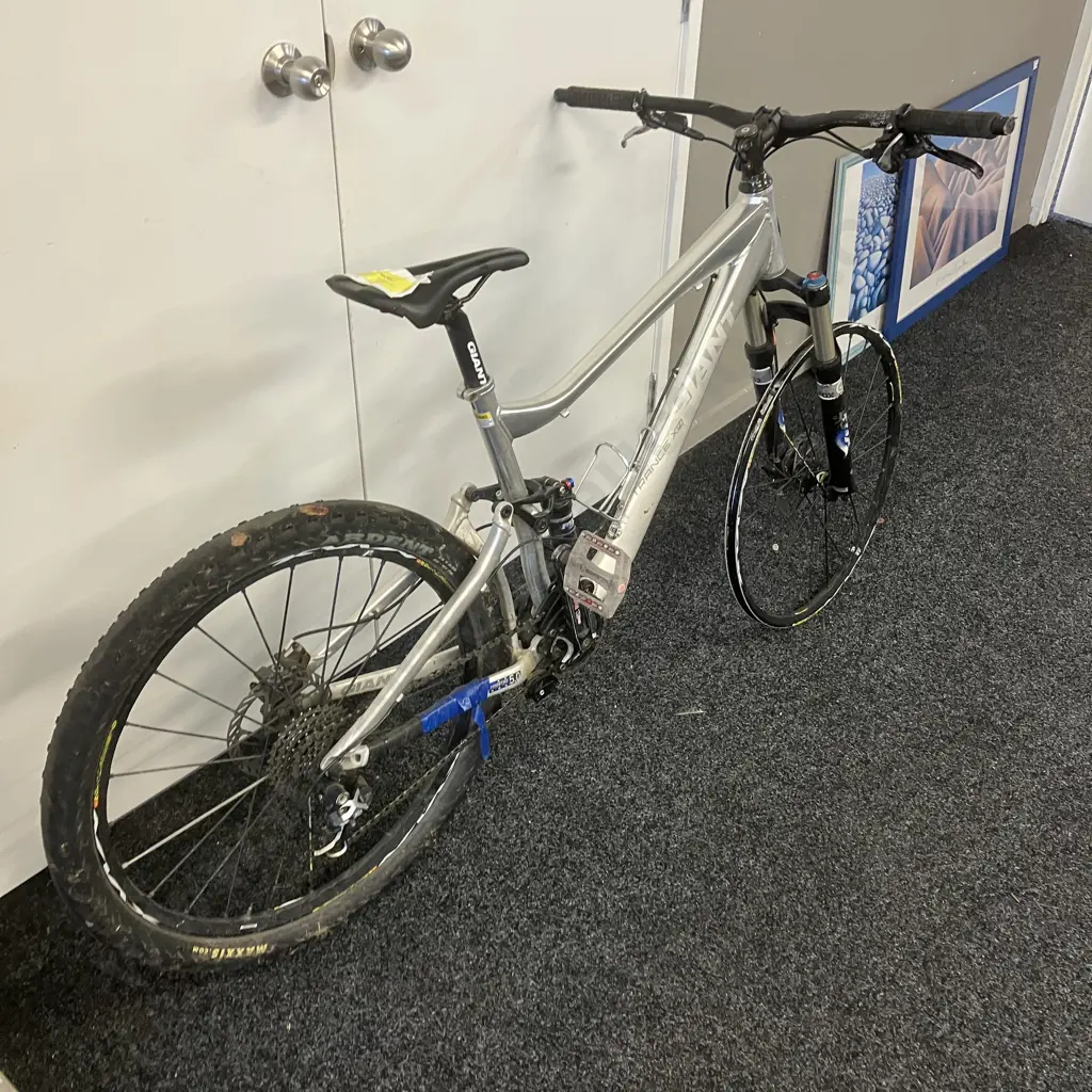 Giant Trance XZ Silver Colour (As Found) Image 1++