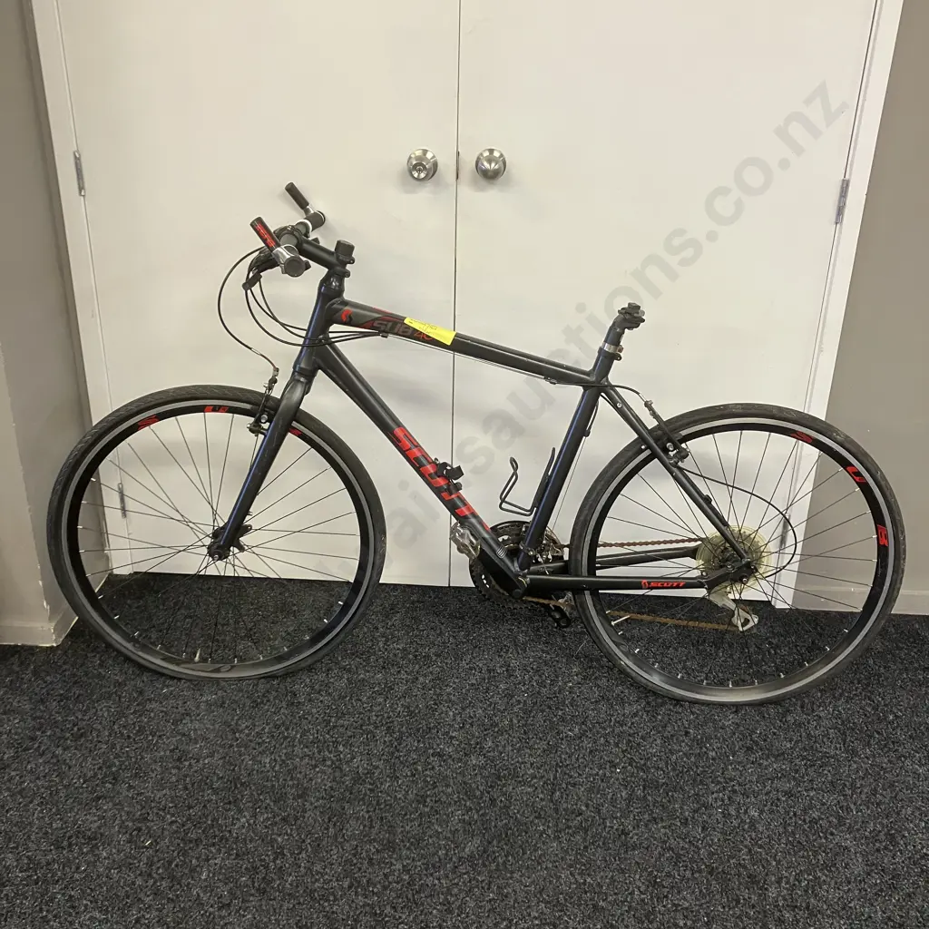 Scott SUB40 Bike, Black & Red Colours (No Seat) Image 1++