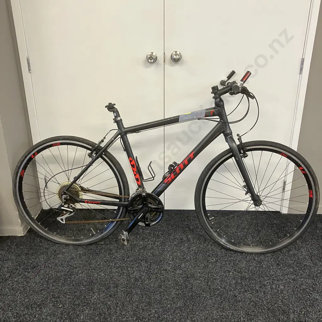 Scott SUB40 Bike, Black & Red Colours (No Seat) Image 1++