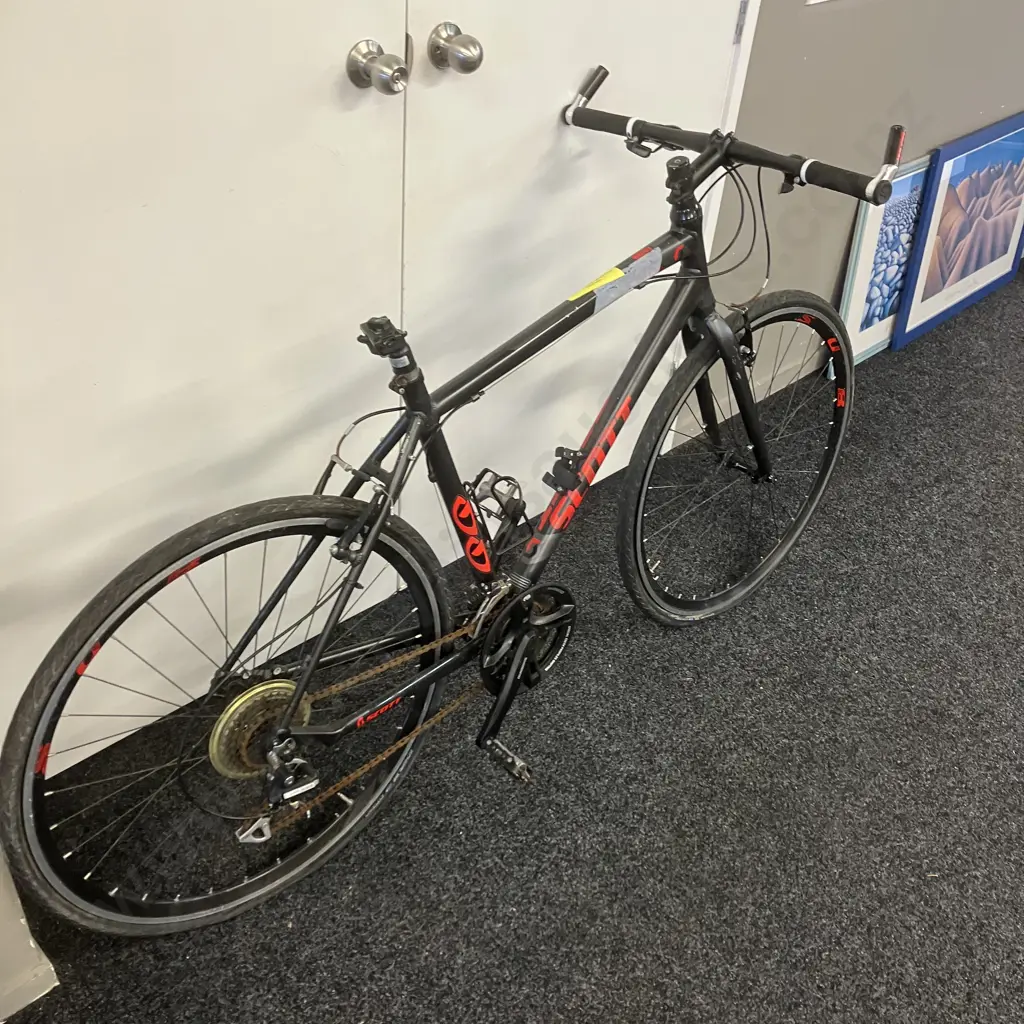 Scott SUB40 Bike, Black & Red Colours (No Seat) Image 1++