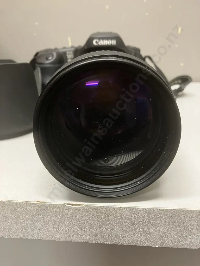 Canon EOS 10D 6.3MP DSLR Camera, Sigma 70-200mm f2.8 APO HSM Lens, Batteries, Charger, With Crumpler Camera Backpack Image 1++