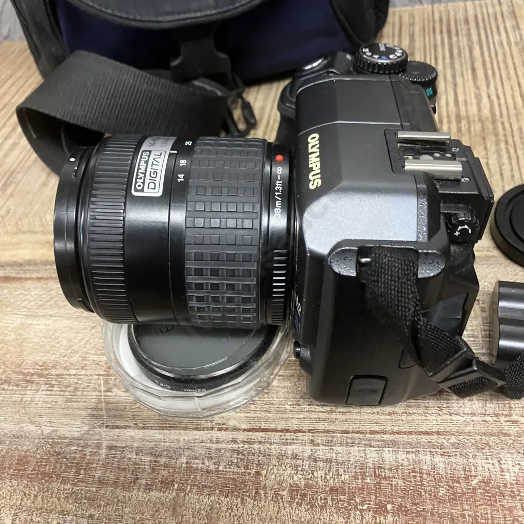 Olympus E-300 8MP Camera With 14-45mm & 40-150mm Lenses, Filter & Bag, Battery (No Charger) Image 1++
