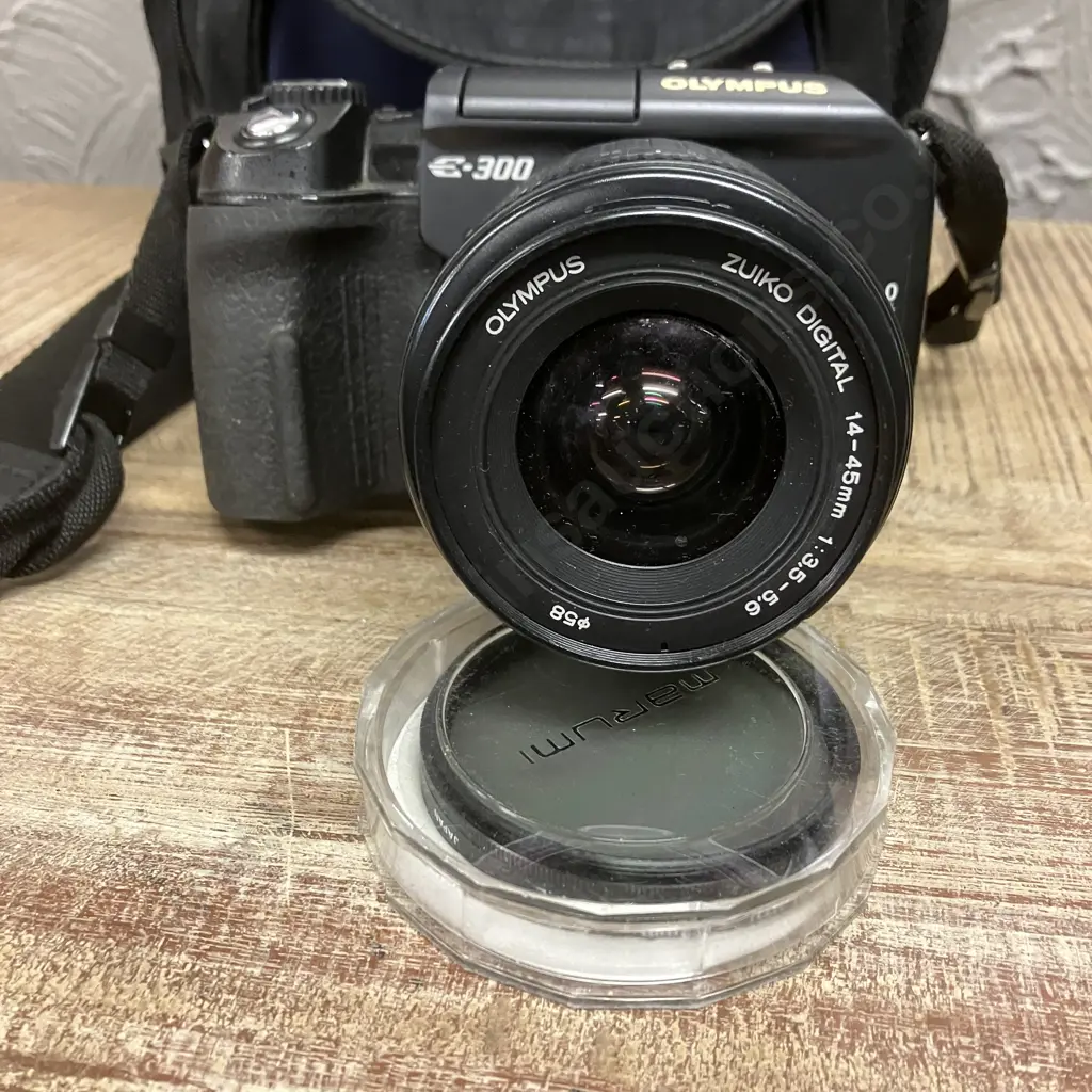 Olympus E-300 8MP Camera With 14-45mm & 40-150mm Lenses, Filter & Bag, Battery (No Charger) Image 1++