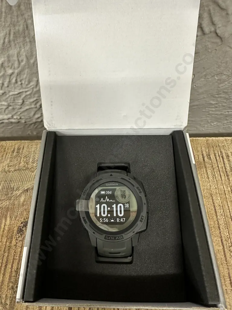 Black Garmin Instinct Solar Rugged GPS Smart Watch Model 6LDD45132 Image 1++