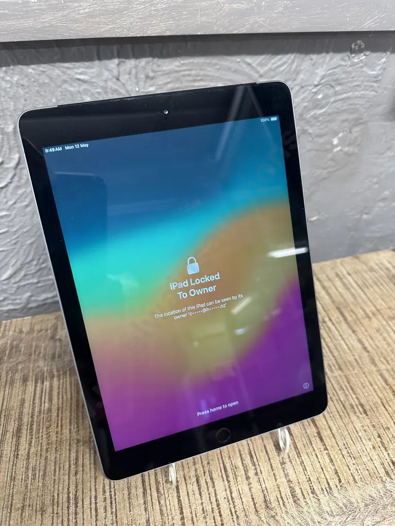 Apple Ipad 6th Gen A1954 Serial Number DMPXX8MIJF88 Image 1++