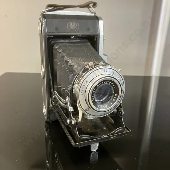 Zeiss Ikon NETTAR 518/2 with Anastigmat 105mm f4.5 Velio Leaf Shutter. Medium Format Folding Camera