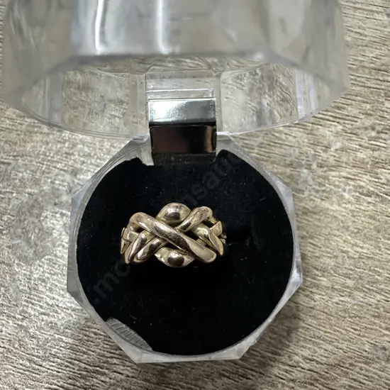 Small 14k Stamped Gold Ring Cross Over Detail