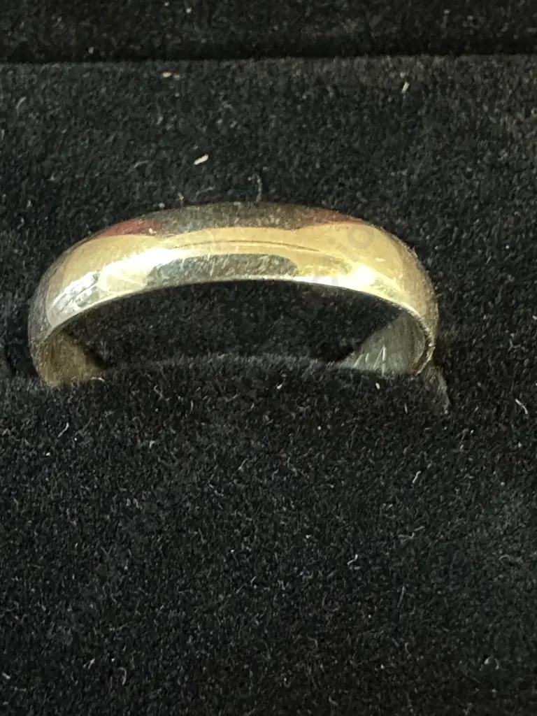 Stamped 9Ct WD2-C4 Mens Gold Wedding Band Image 1++