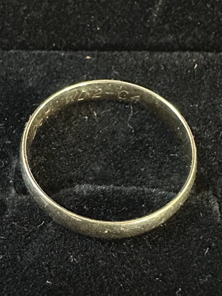 Stamped 9Ct WD2-C4 Mens Gold Wedding Band Image 1++