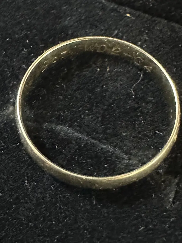 Stamped 9Ct WD2-C4 Mens Gold Wedding Band Image 1++