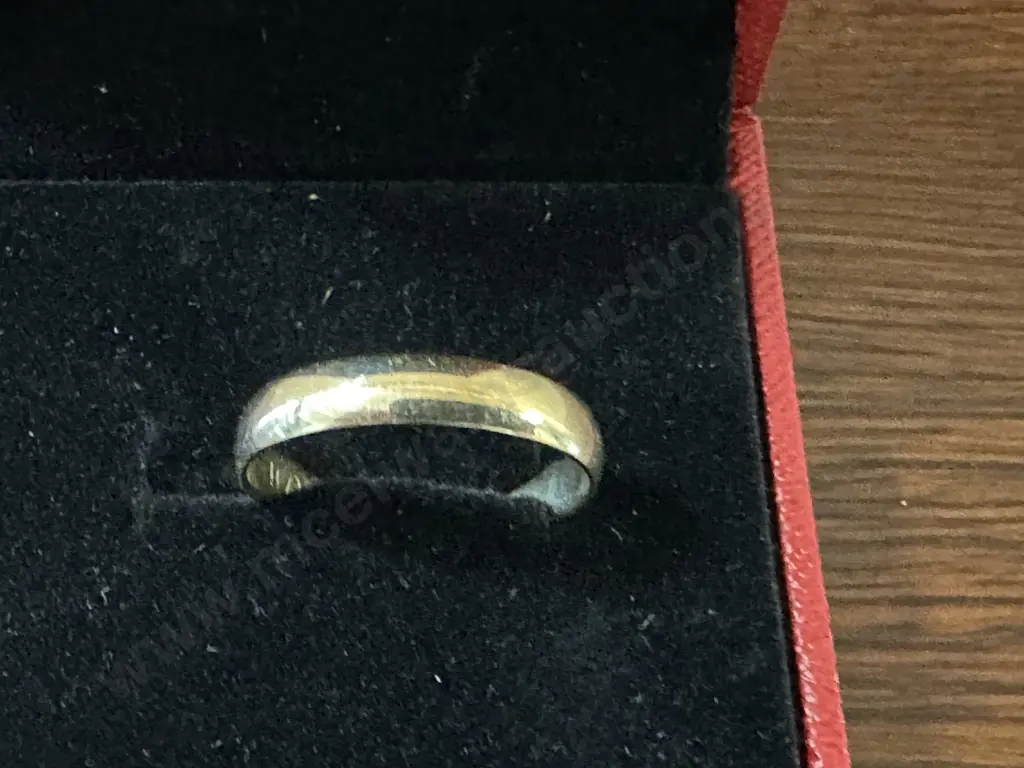 Stamped 9Ct WD2-C4 Mens Gold Wedding Band Image 1++
