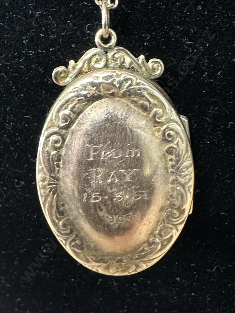 Victorian Floral Engraved 9 Ct Gold Locket On Chain Image 1++