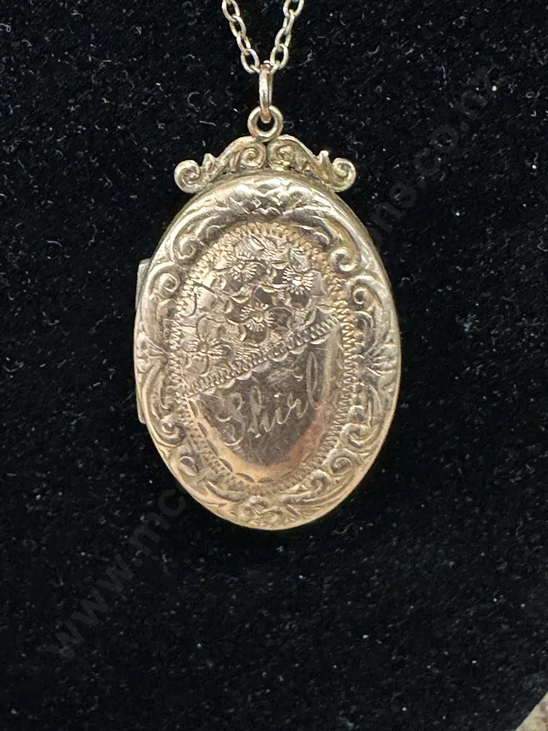 Victorian Floral Engraved 9 Ct Gold Locket On Chain Image 1++