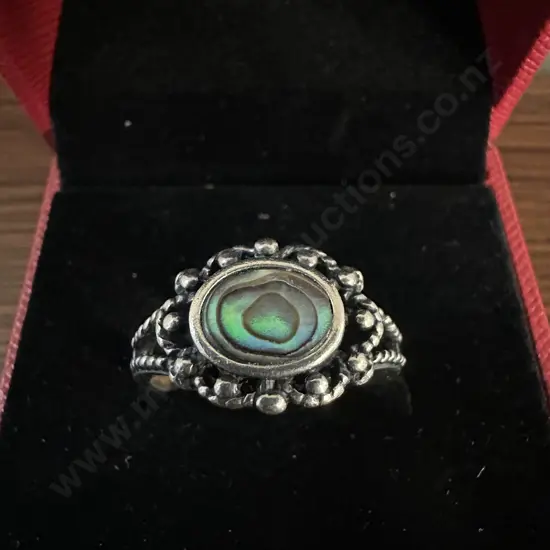 925 Ladies Ring With Oval Paua Detail