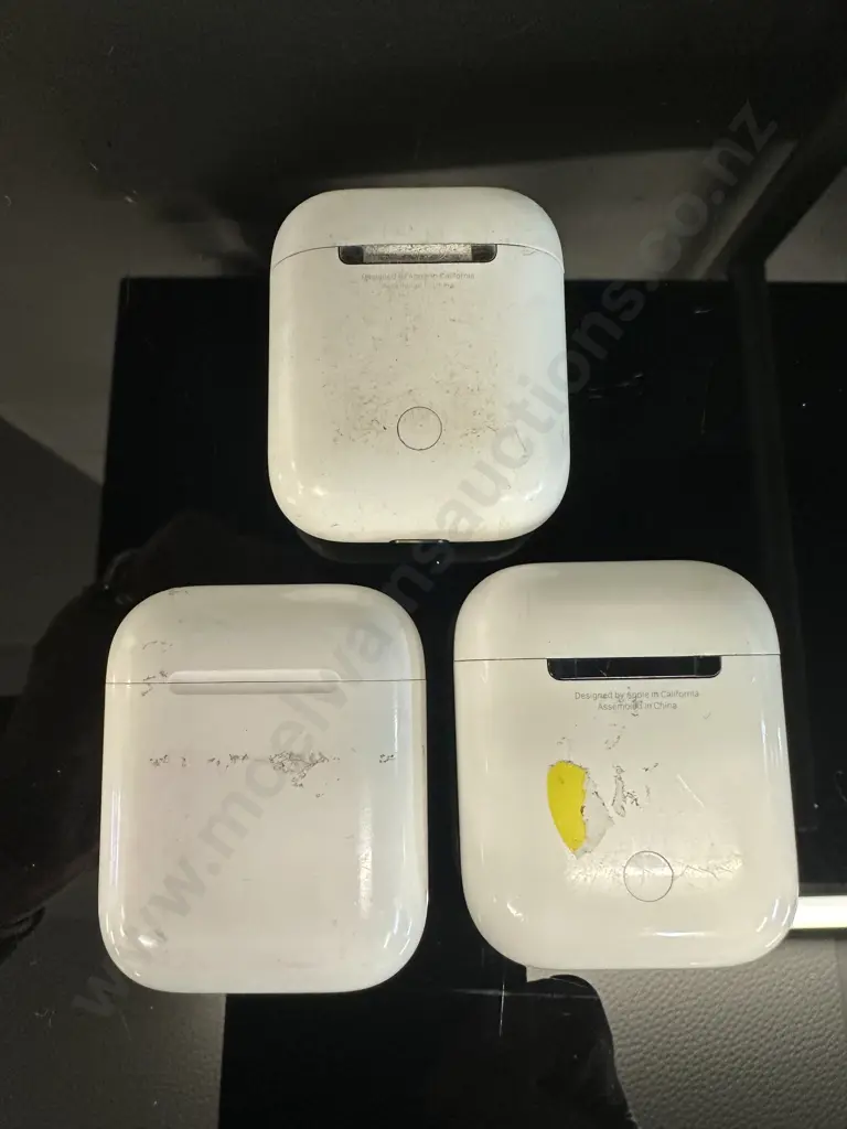 Apple Airpods Wireless In Charging Case & Single Earpod In Charging Case x2 A1602 Image 1++