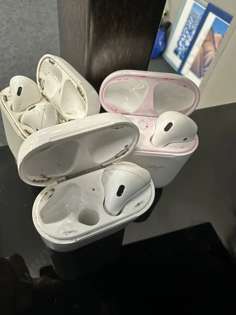 Apple Airpods Wireless In Charging Case & Single Earpod In Charging Case x2 A1602 Image 1++