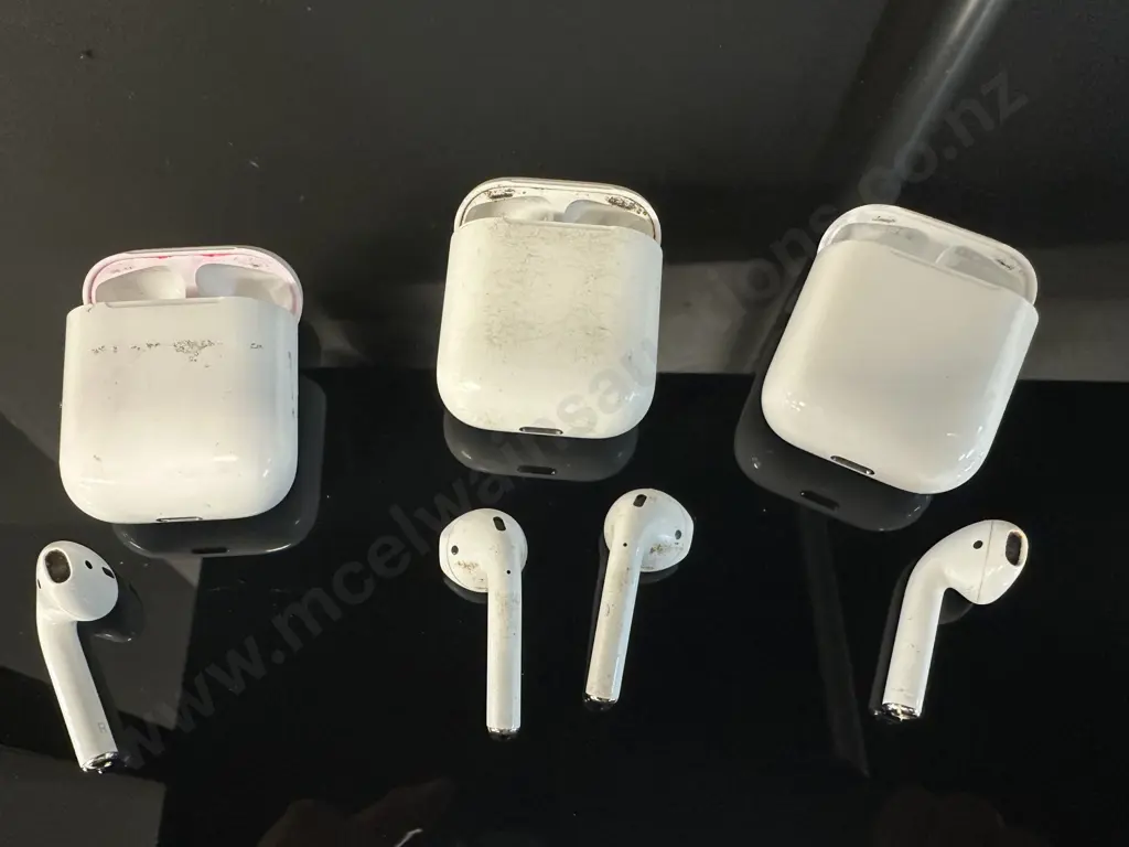 Apple Airpods Wireless In Charging Case & Single Earpod In Charging Case x2 A1602 Image 1++