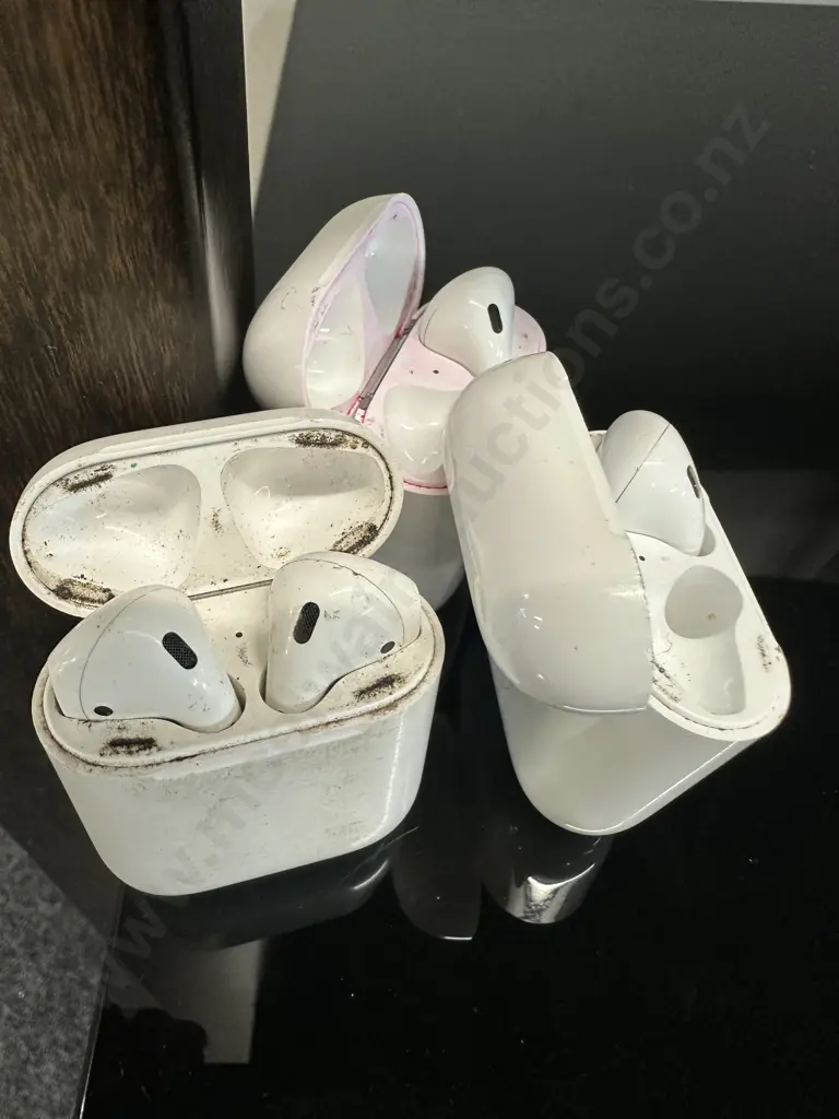 Apple Airpods Wireless In Charging Case & Single Earpod In Charging Case x2 A1602 Image 1++