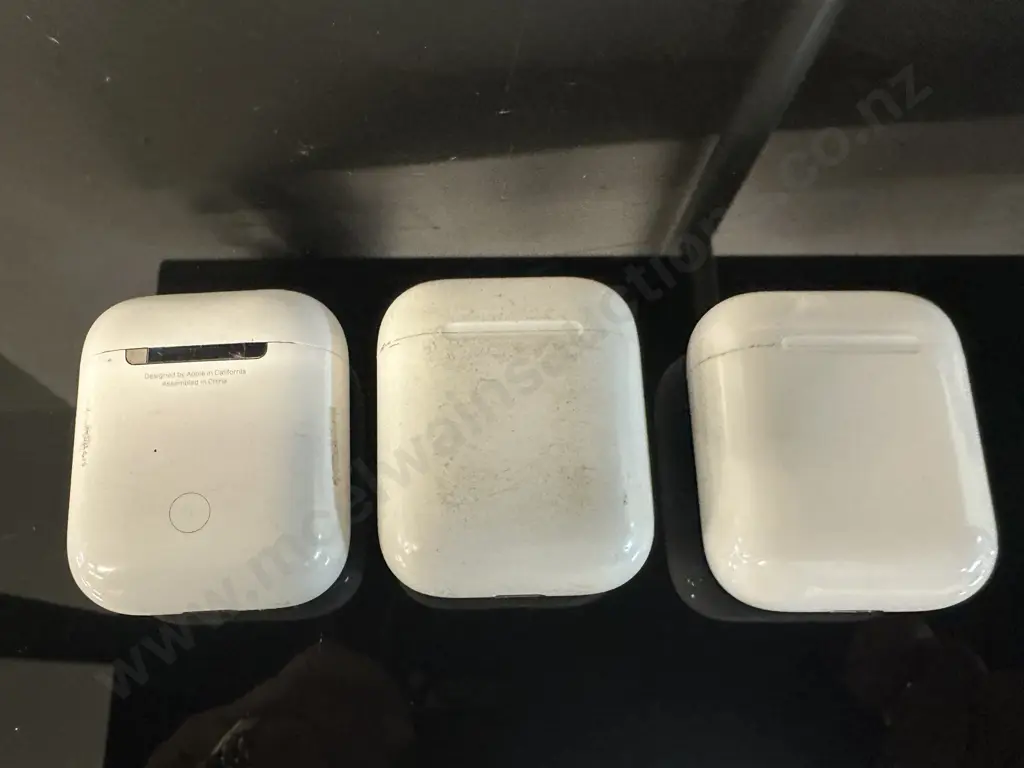 Apple Airpods Wireless In Charging Case & Single Earpod In Charging Case x2 A1602 Image 1++