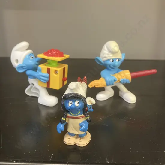Vintage Smurf Schleich Native Ameican Smurfette With Baby (20555) Germany & 2011 Peyo Hefty Smurf & Clumsy Smurf (McD's)