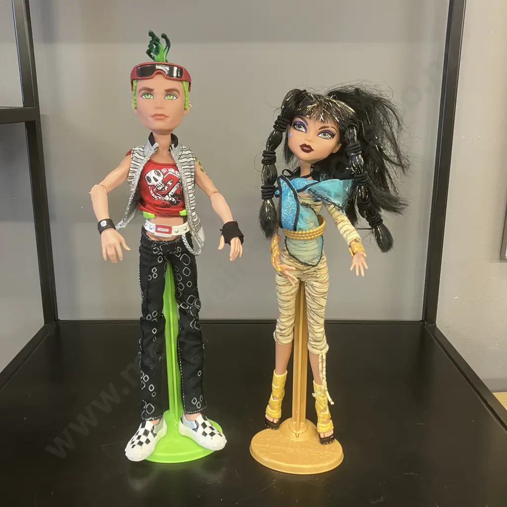 Monster High Dolls - Duece Gorgon & Cleo De Nile, 2008 First Wave With Stands Image 1++