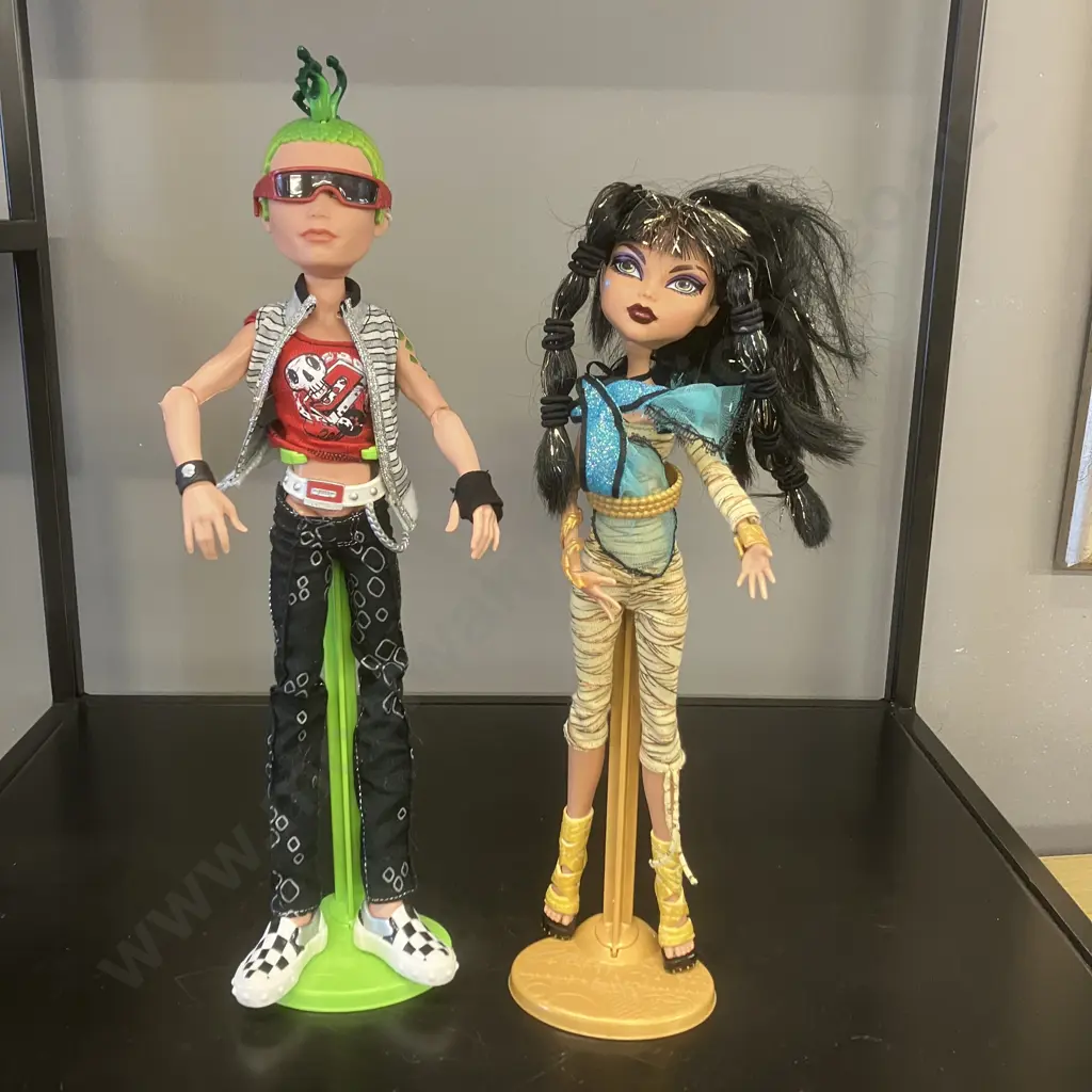 Monster High Dolls - Duece Gorgon & Cleo De Nile, 2008 First Wave With Stands Image 1++