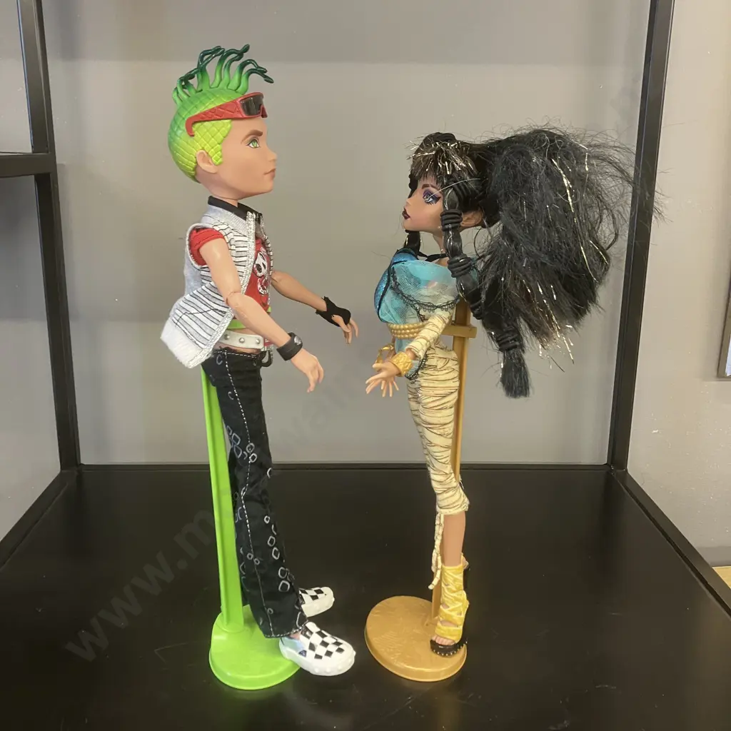 Monster High Dolls - Duece Gorgon & Cleo De Nile, 2008 First Wave With Stands Image 1++