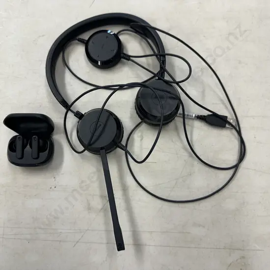 Skullcandy Smokin Bud Wireless Ear Buds In Charging Case Model S2TAW & Jabra Headphones Model HSC016