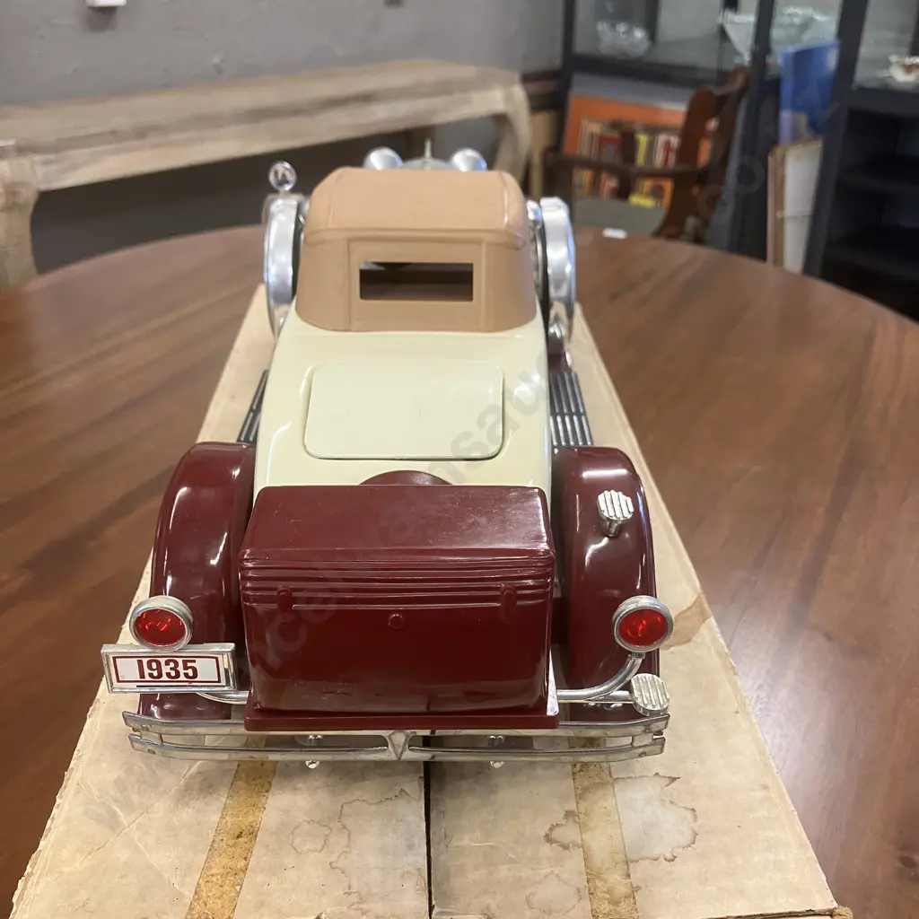 Beams' 1935 Duesenberg Convertible Coupe Decanter - White & Maroon Colours, Original Box. L47cm Image 1++