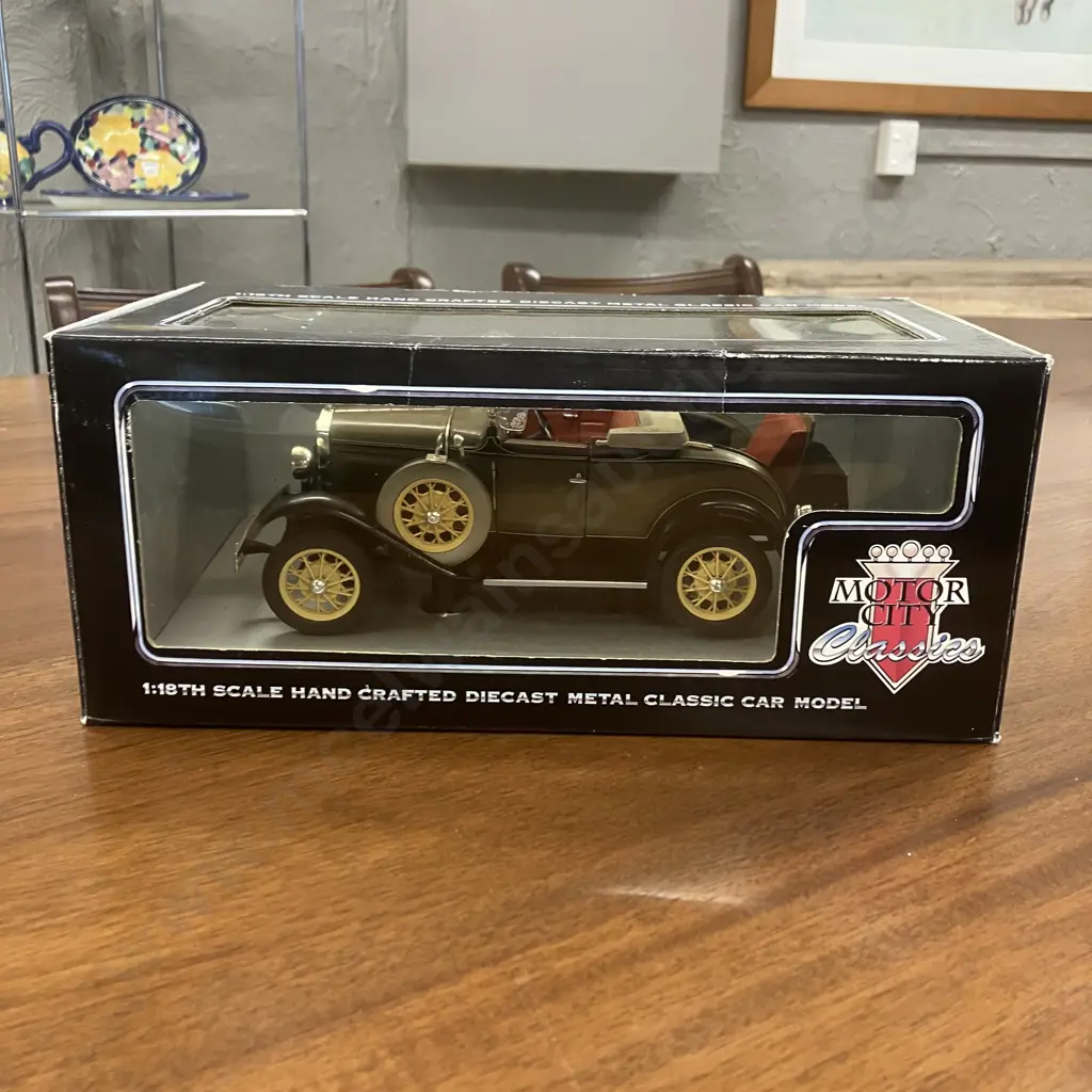 Motor City Classics 1:18 Ford Model "A" 1931 Die-Cast Model, Boxed Image 1++