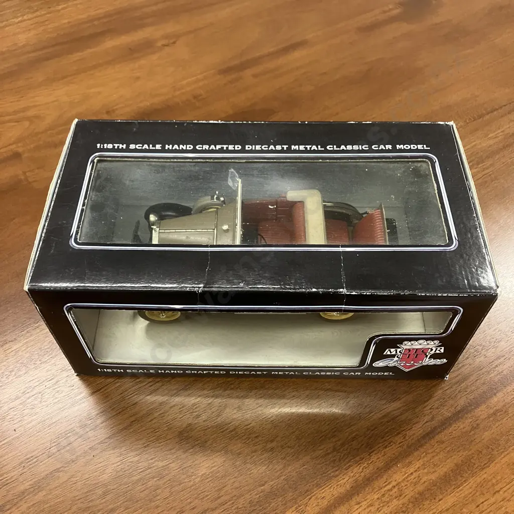 Motor City Classics 1:18 Ford Model "A" 1931 Die-Cast Model, Boxed Image 1++