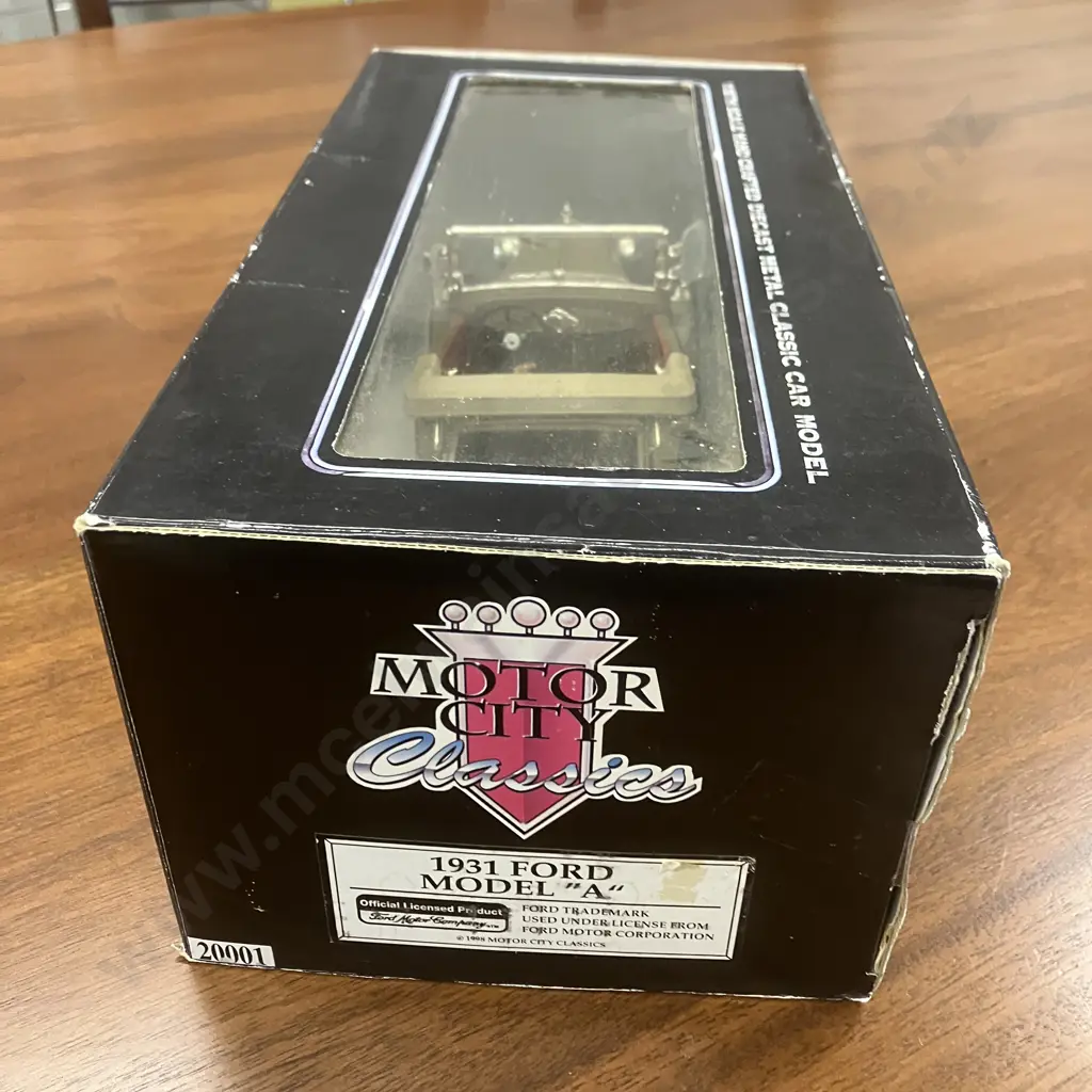 Motor City Classics 1:18 Ford Model "A" 1931 Die-Cast Model, Boxed Image 1++