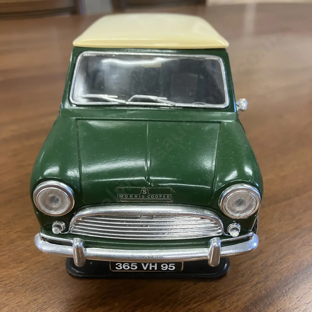 Solido 1:16 Mini Cooper S 1964 Die-Cast Model In Green Image 1++