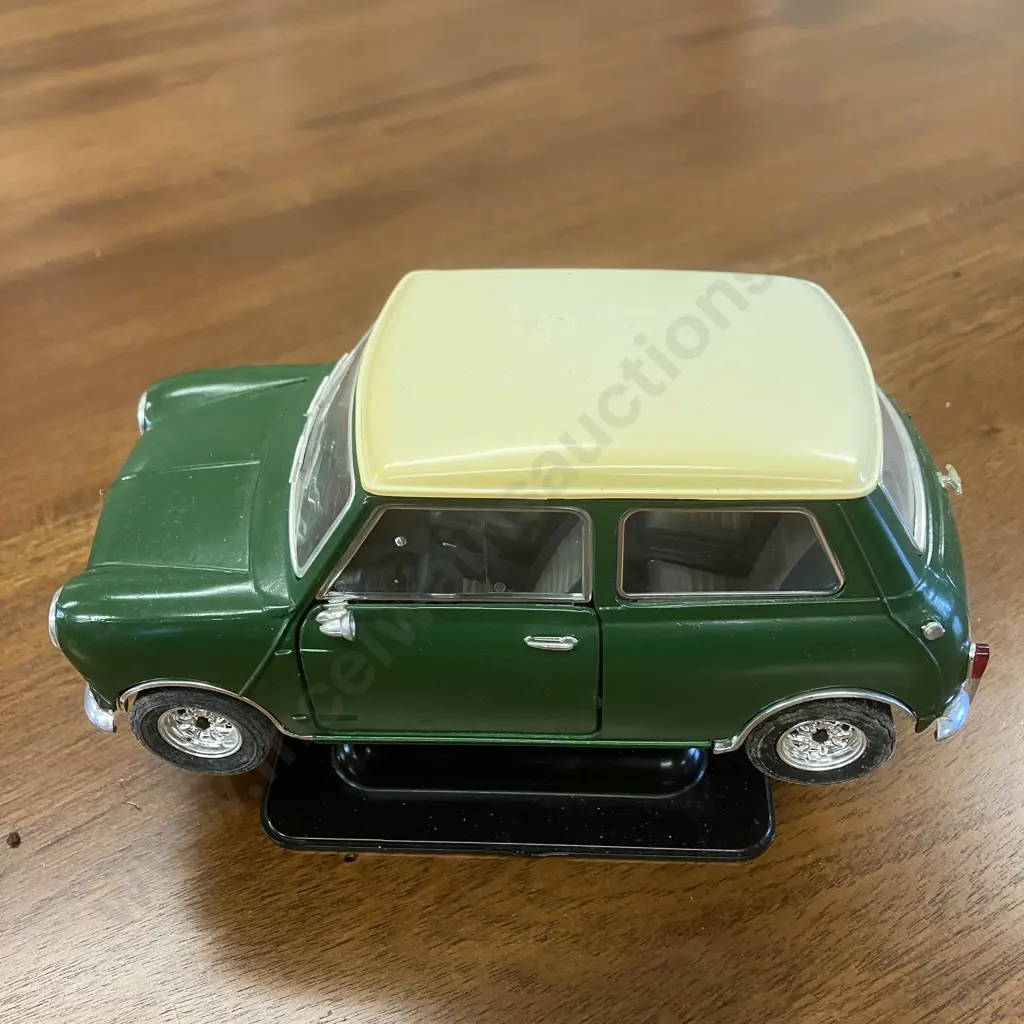 Solido 1:16 Mini Cooper S 1964 Die-Cast Model In Green Image 1++
