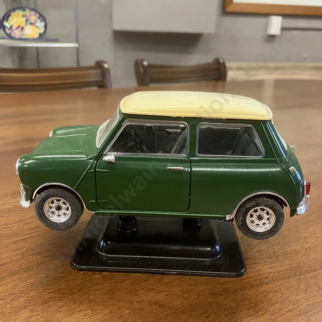 Solido 1:16 Mini Cooper S 1964 Die-Cast Model In Green Image 1++
