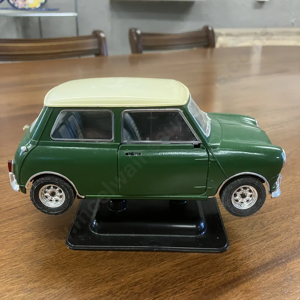 Solido 1:16 Mini Cooper S 1964 Die-Cast Model In Green Image 1++