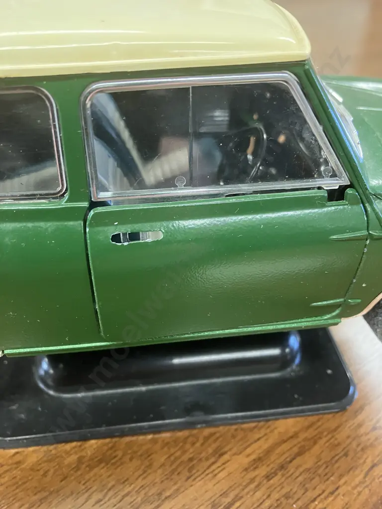 Solido 1:16 Mini Cooper S 1964 Die-Cast Model In Green Image 1++