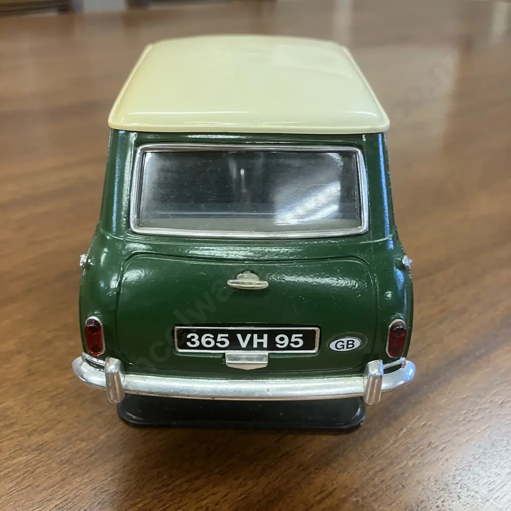 Solido 1:16 Mini Cooper S 1964 Die-Cast Model In Green Image 1++