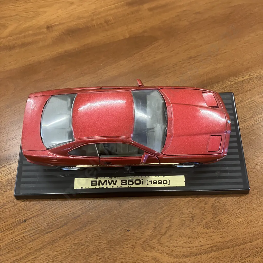 Maisto 1:18 BMW 850i 1990 Die-Cast Model In Red Image 1++