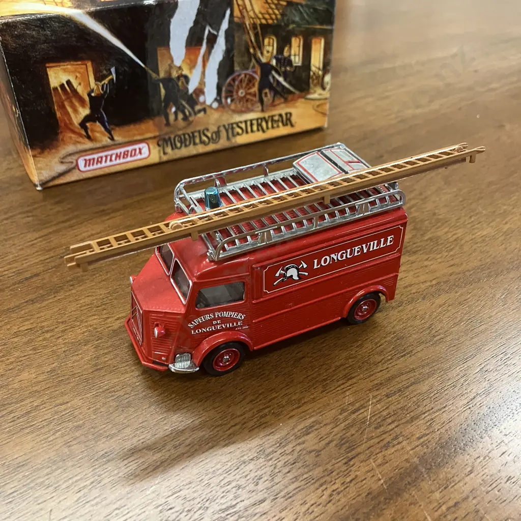 Matchbox Fire Truck 1:43 YFE13 1947 Citreon Type H Van With Original Box Image 1++