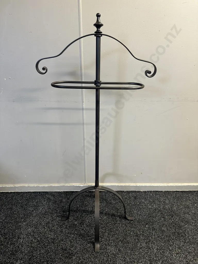 Dark Brown Metal Valet Stand H114,W54cm. Image 1++