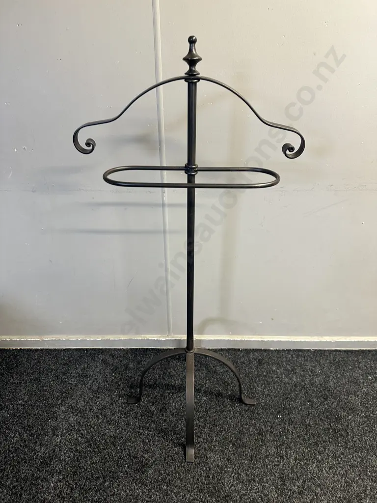Dark Brown Metal Valet Stand H114,W54cm. Image 1++