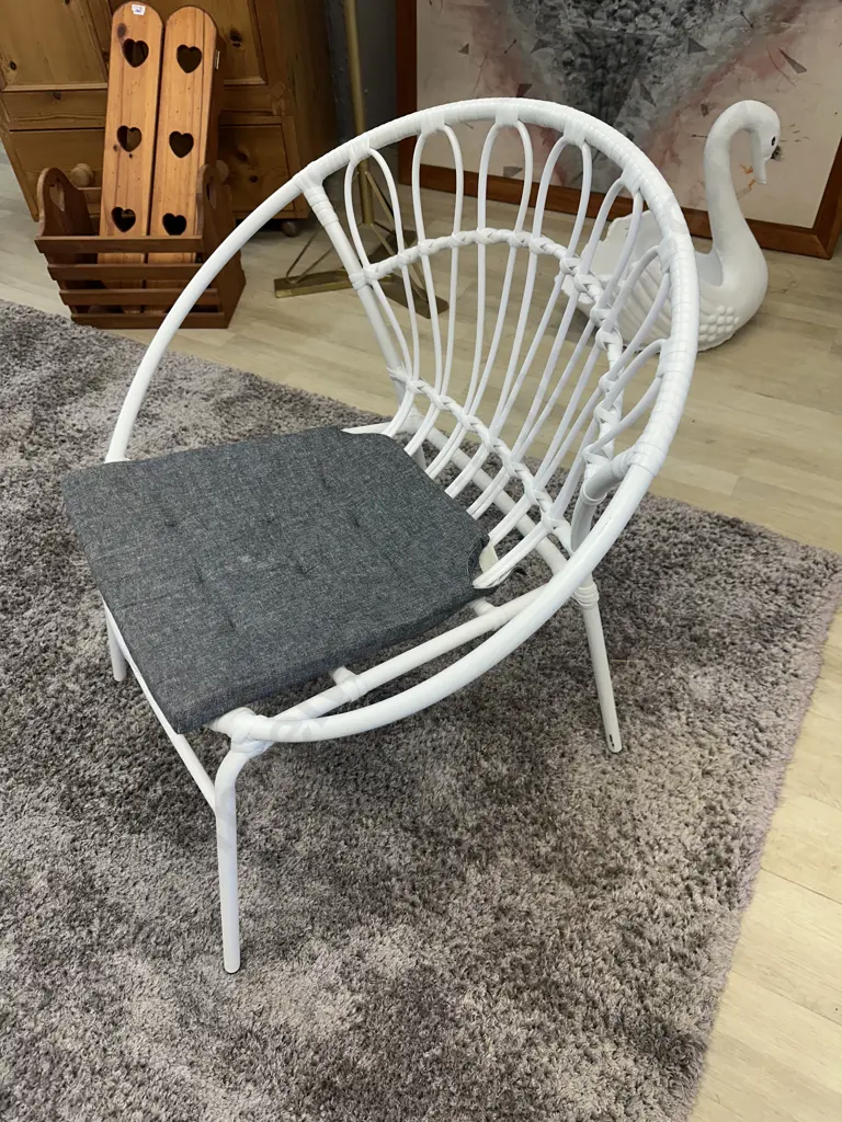 White Resin Patio Chair Bucket Design With Grey Living & Co Cushion H79,W72,D60cm. Image 1++