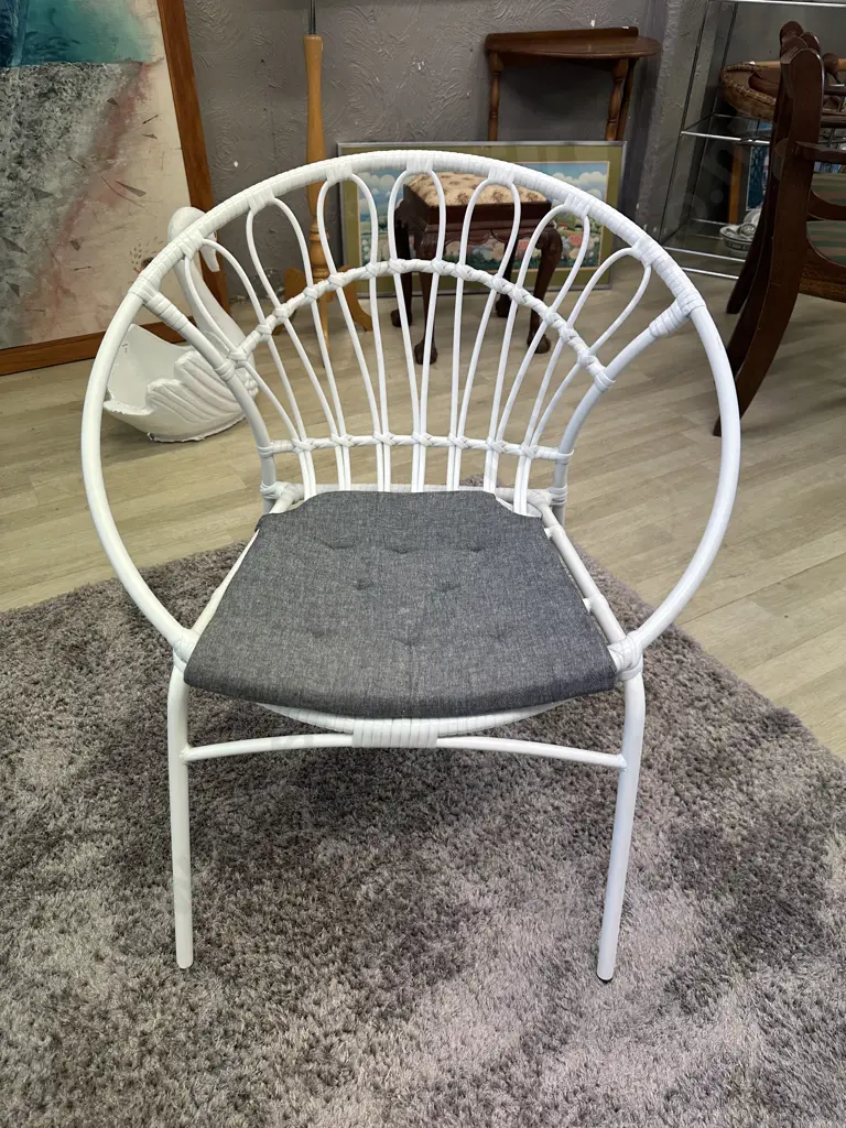 White Resin Patio Chair Bucket Design With Grey Living & Co Cushion H79,W72,D60cm. Image 1++